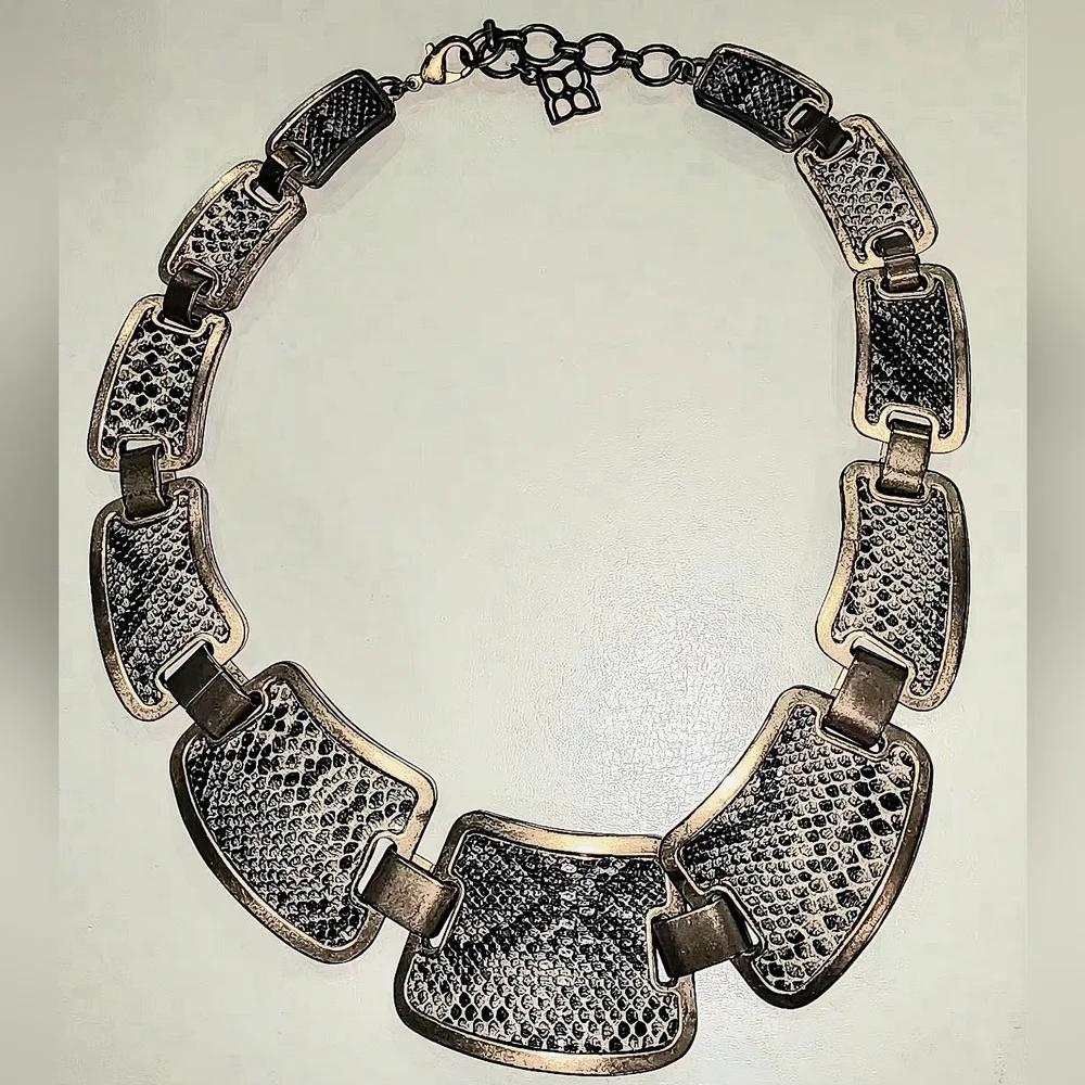BCBG MaxAzaria Snake Print Necklace - Picture 4 of 5